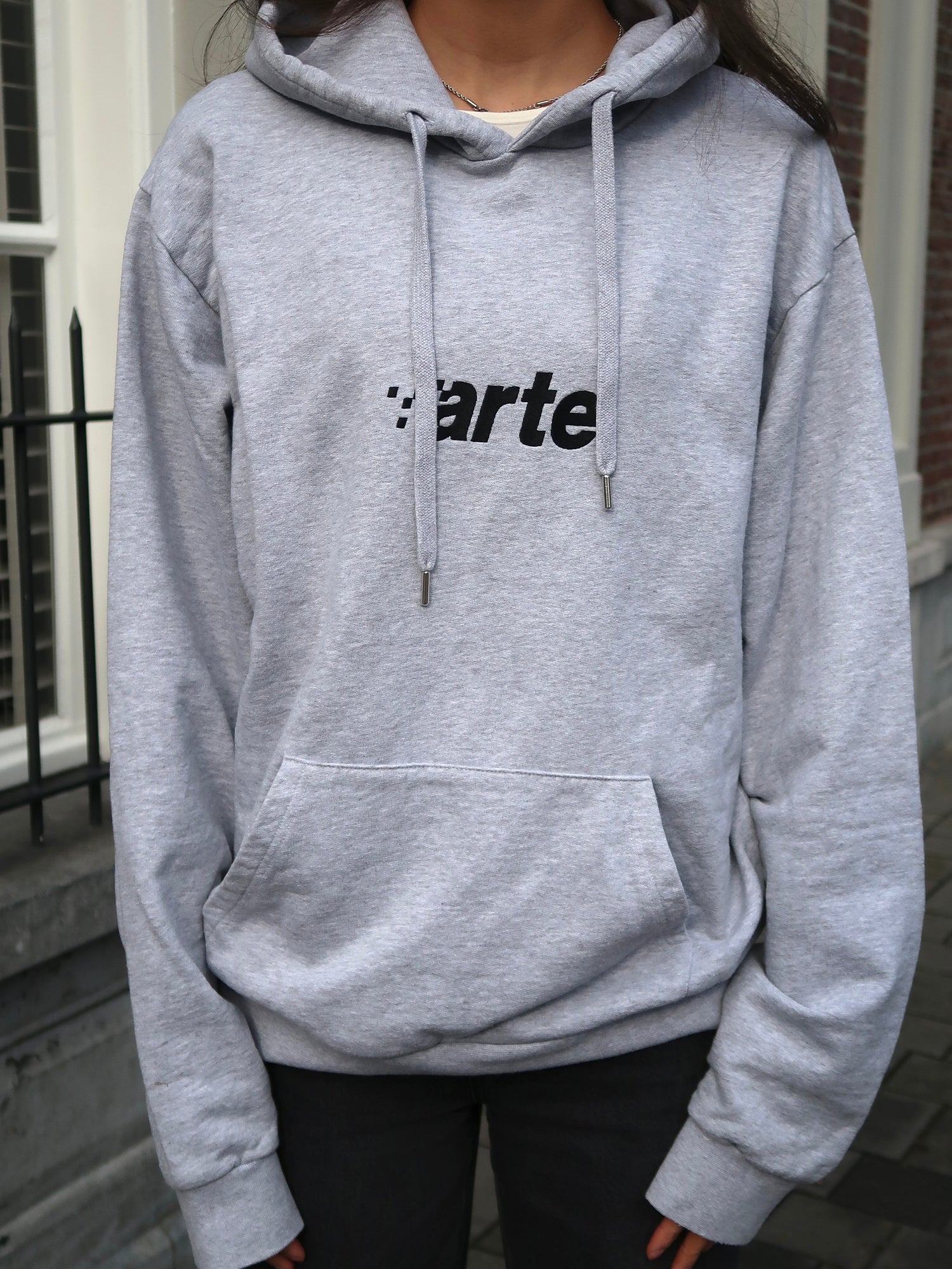 Vintage Arte grijze hoodie zwart geborduurd logo maat M oversized | e4vintage