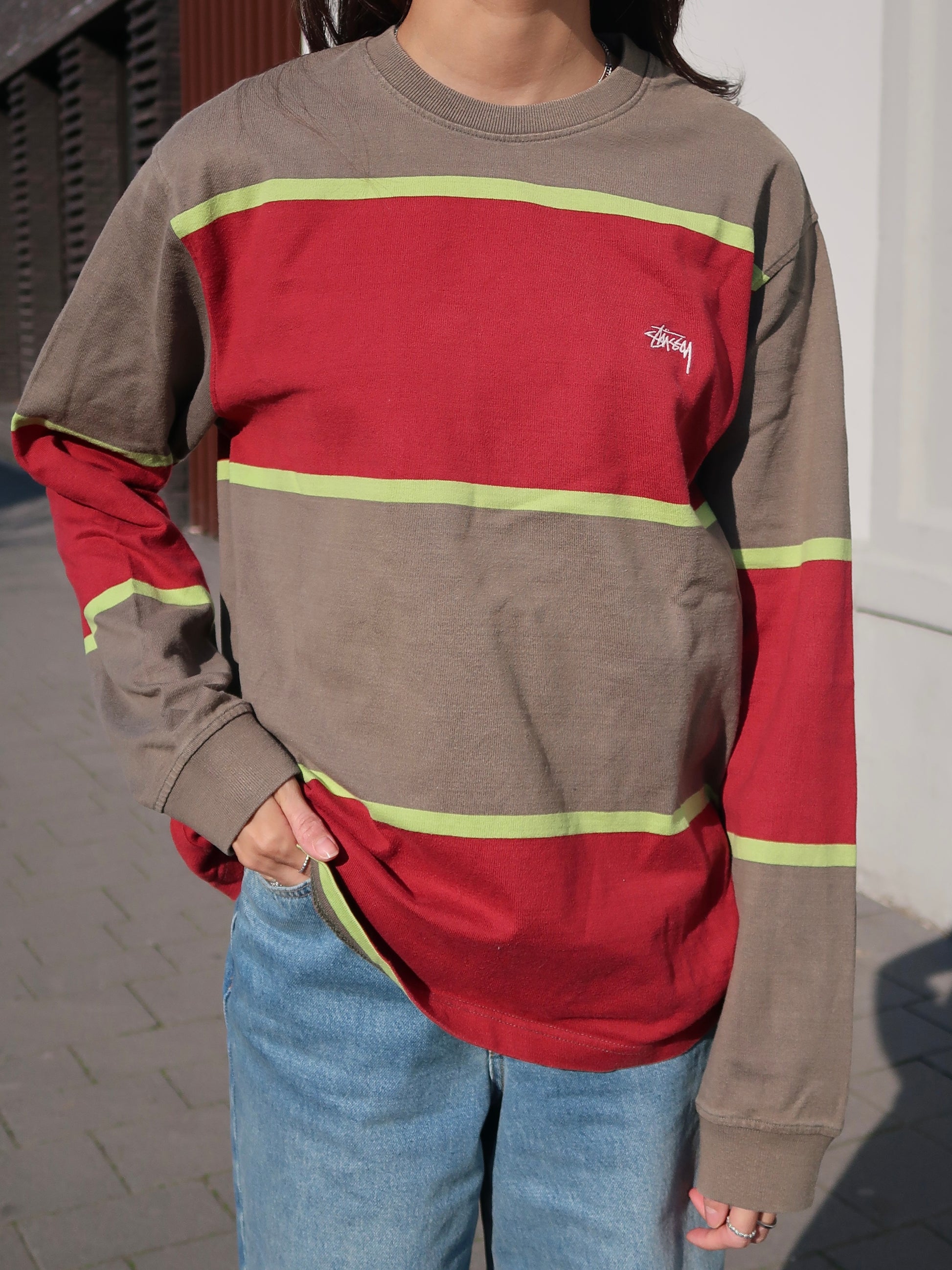 Vintage Stüssy longsleeve rood khaki groen gestreept wit logo maat M | E4VINTAGE 