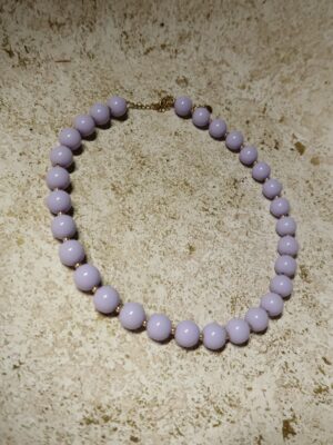 Lila ketting met ronde kralen