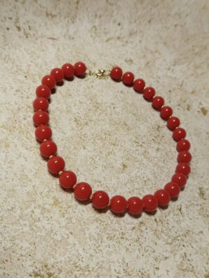Rode ketting met ronde kralen
