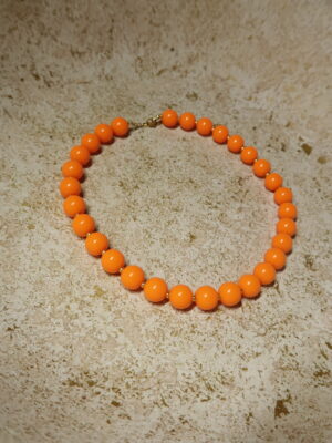 Oranje ketting met ronde kralen