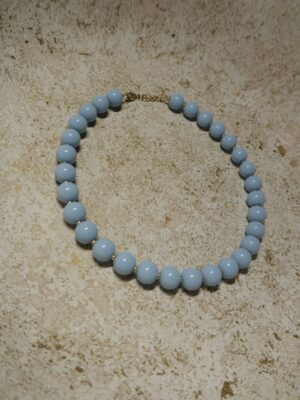 Lichtblauwe ketting met ronde kralen
