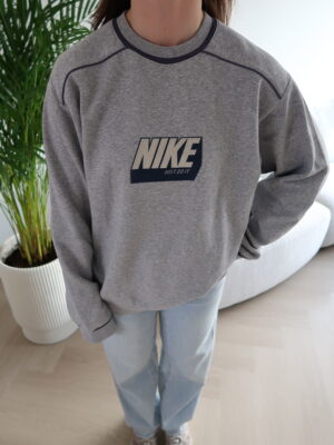 Nike - vintage sweater